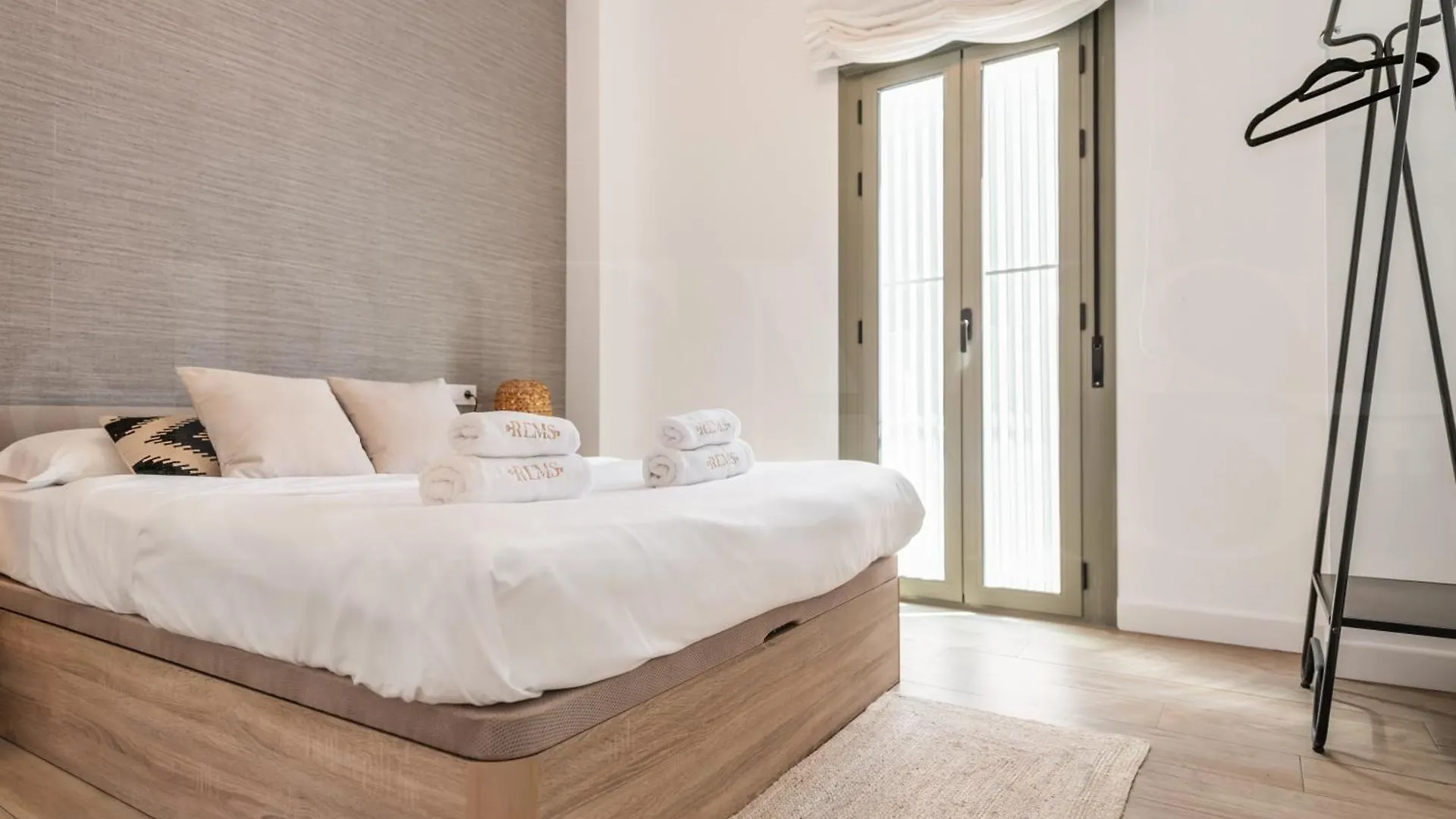 מאלגה Sunny Apartment With Terrace By Rems