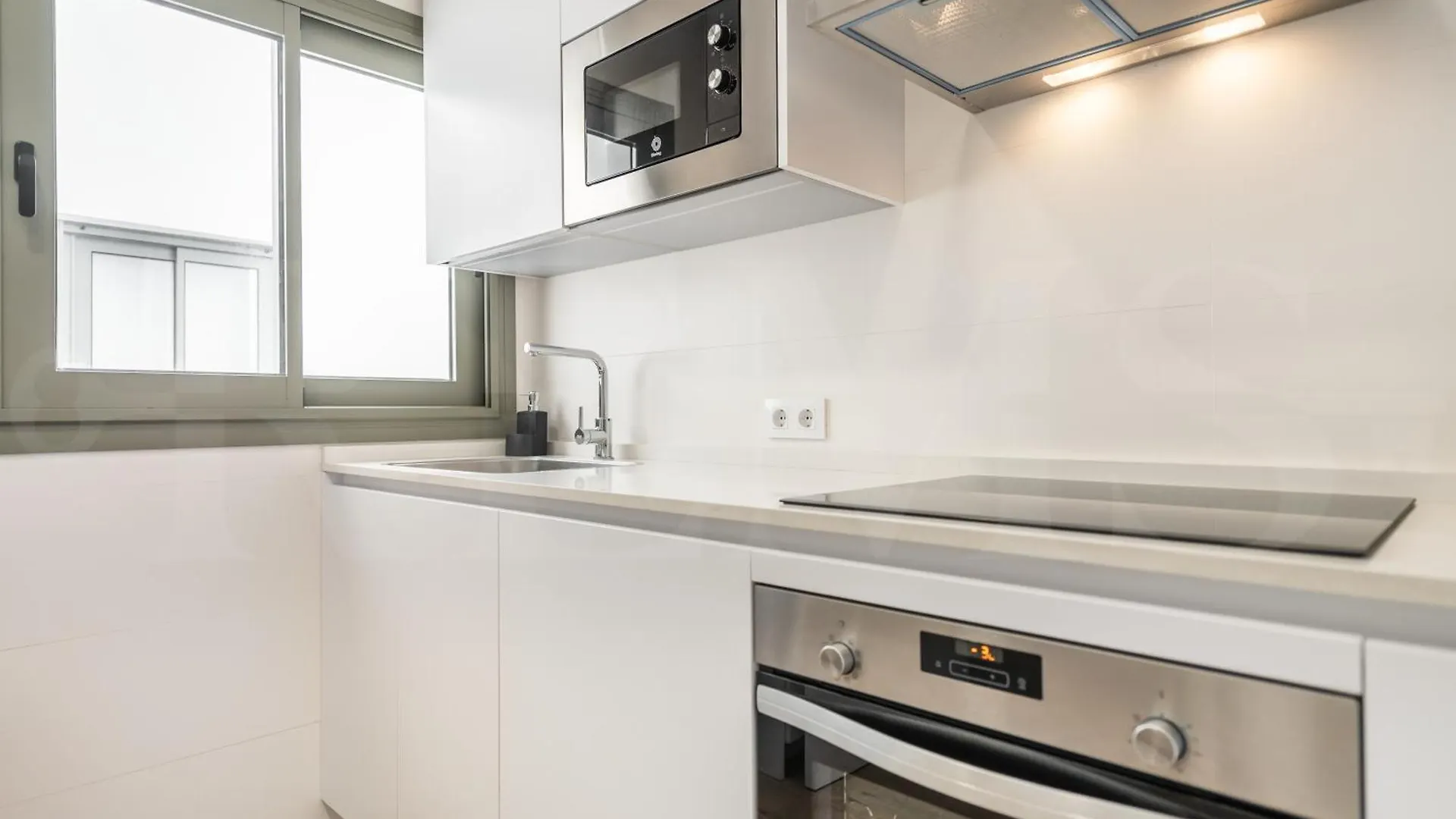 מאלגה Sunny Apartment With Terrace By Rems