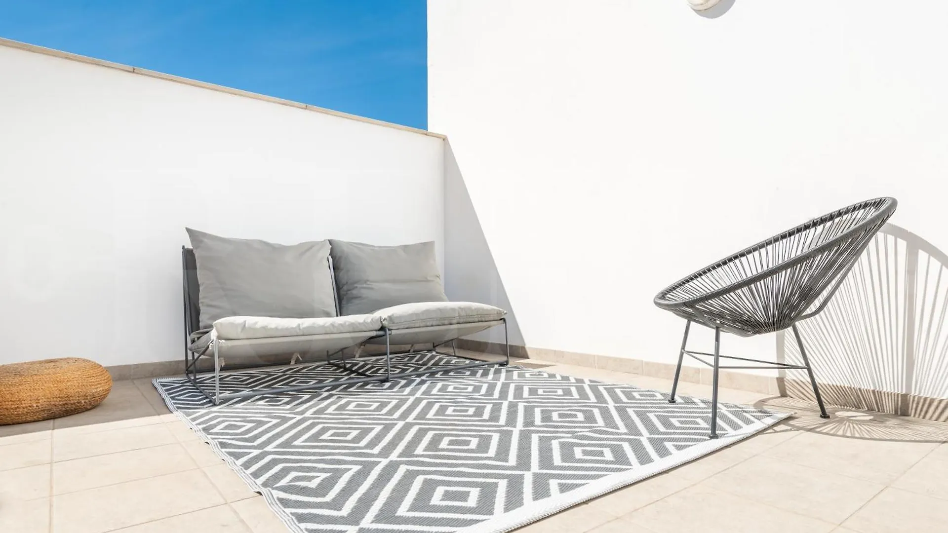 Sunny Apartment With Terrace By Rems Malaga